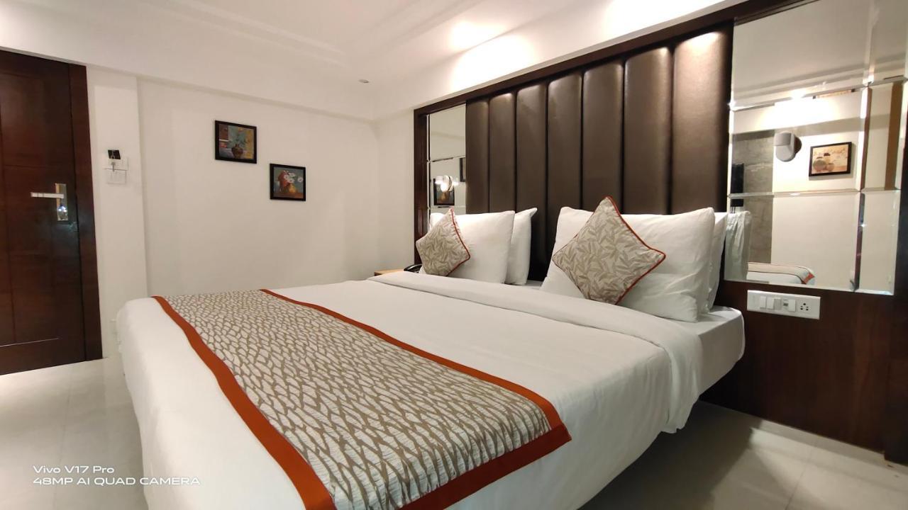 Hotel Supreme - Cuffe Parade Bombaim Exterior foto