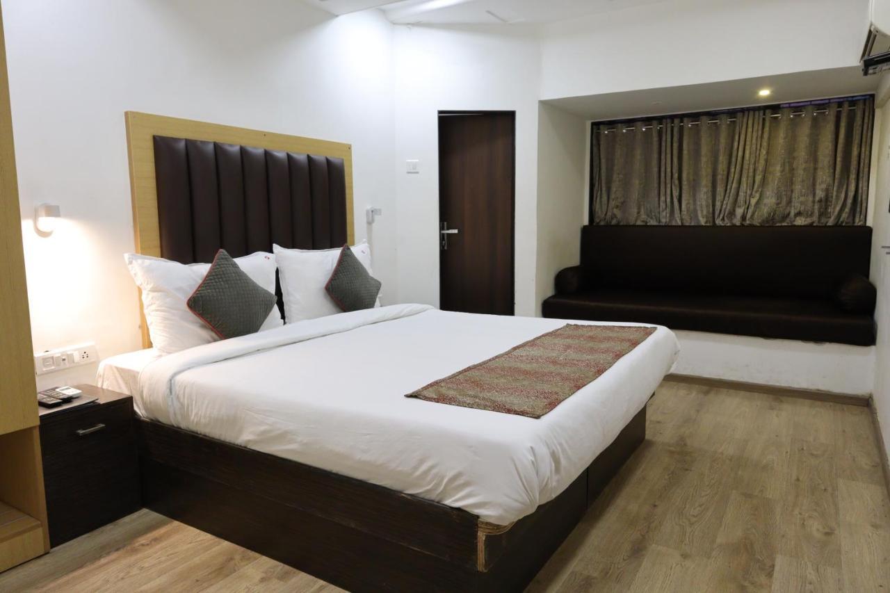 Hotel Supreme - Cuffe Parade Bombaim Exterior foto