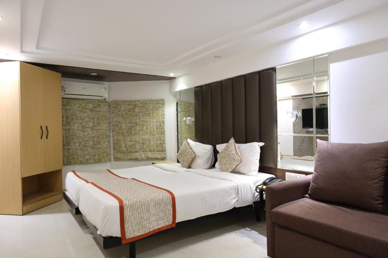 Hotel Supreme - Cuffe Parade Bombaim Exterior foto