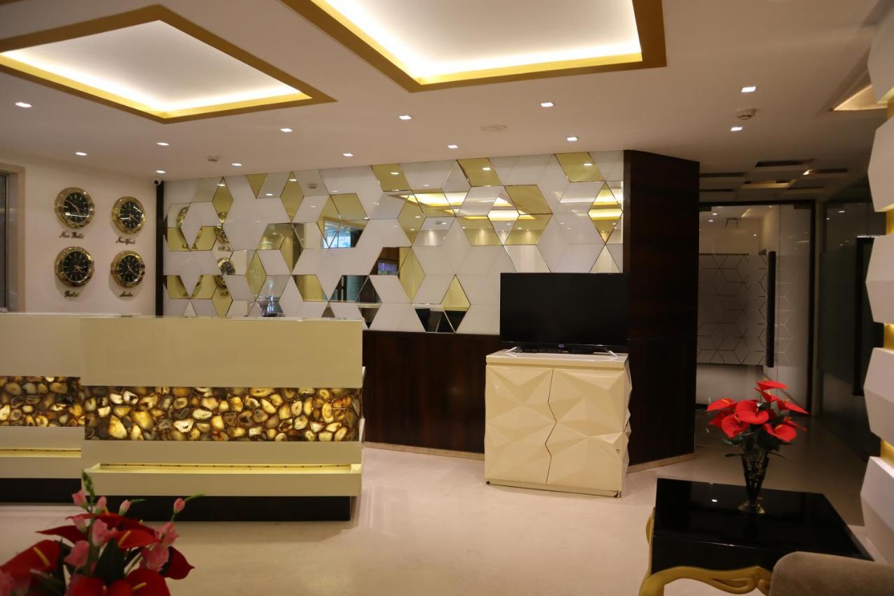 Hotel Supreme - Cuffe Parade Bombaim Exterior foto