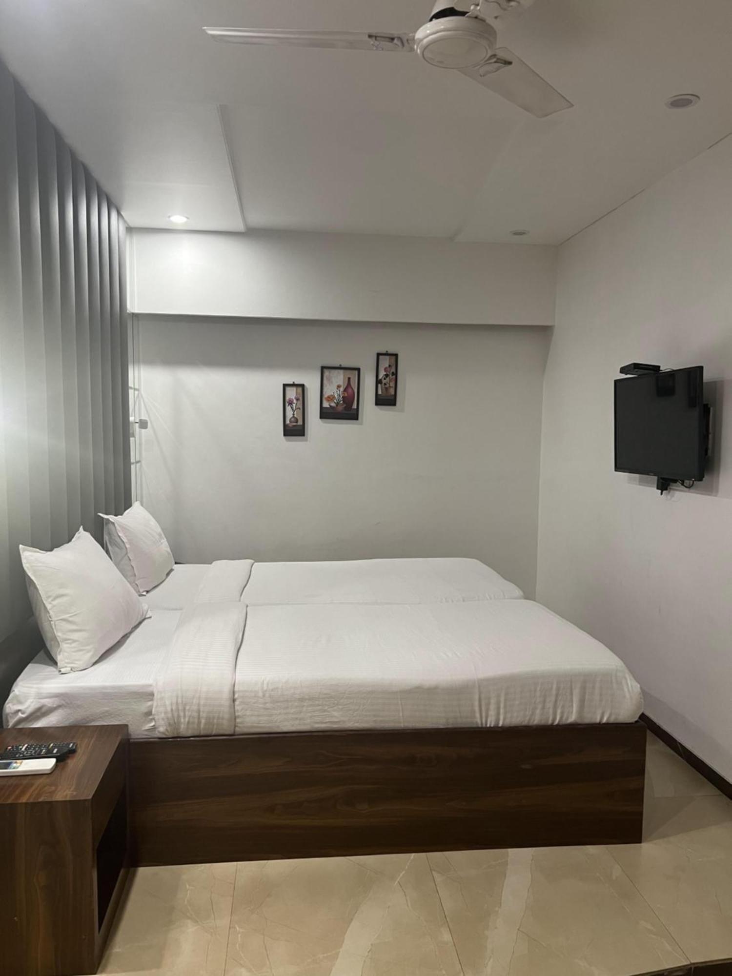 Hotel Supreme - Cuffe Parade Bombaim Exterior foto