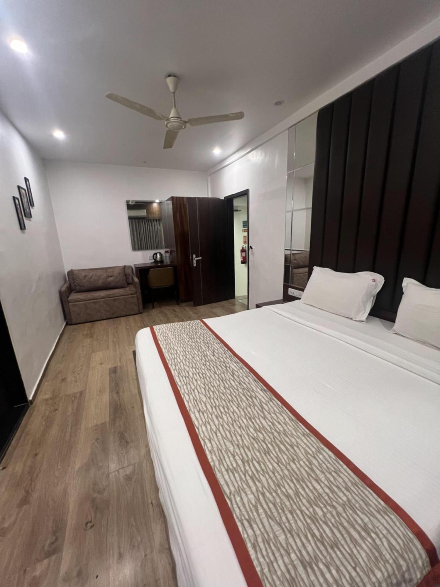 Hotel Supreme - Cuffe Parade Bombaim Exterior foto