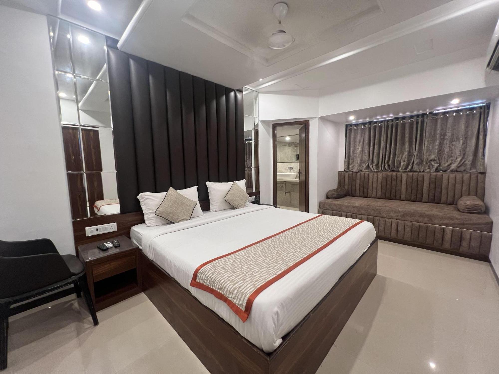 Hotel Supreme - Cuffe Parade Bombaim Exterior foto