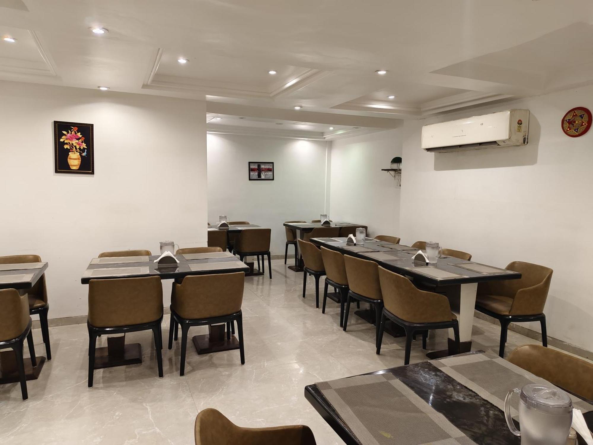 Hotel Supreme - Cuffe Parade Bombaim Exterior foto