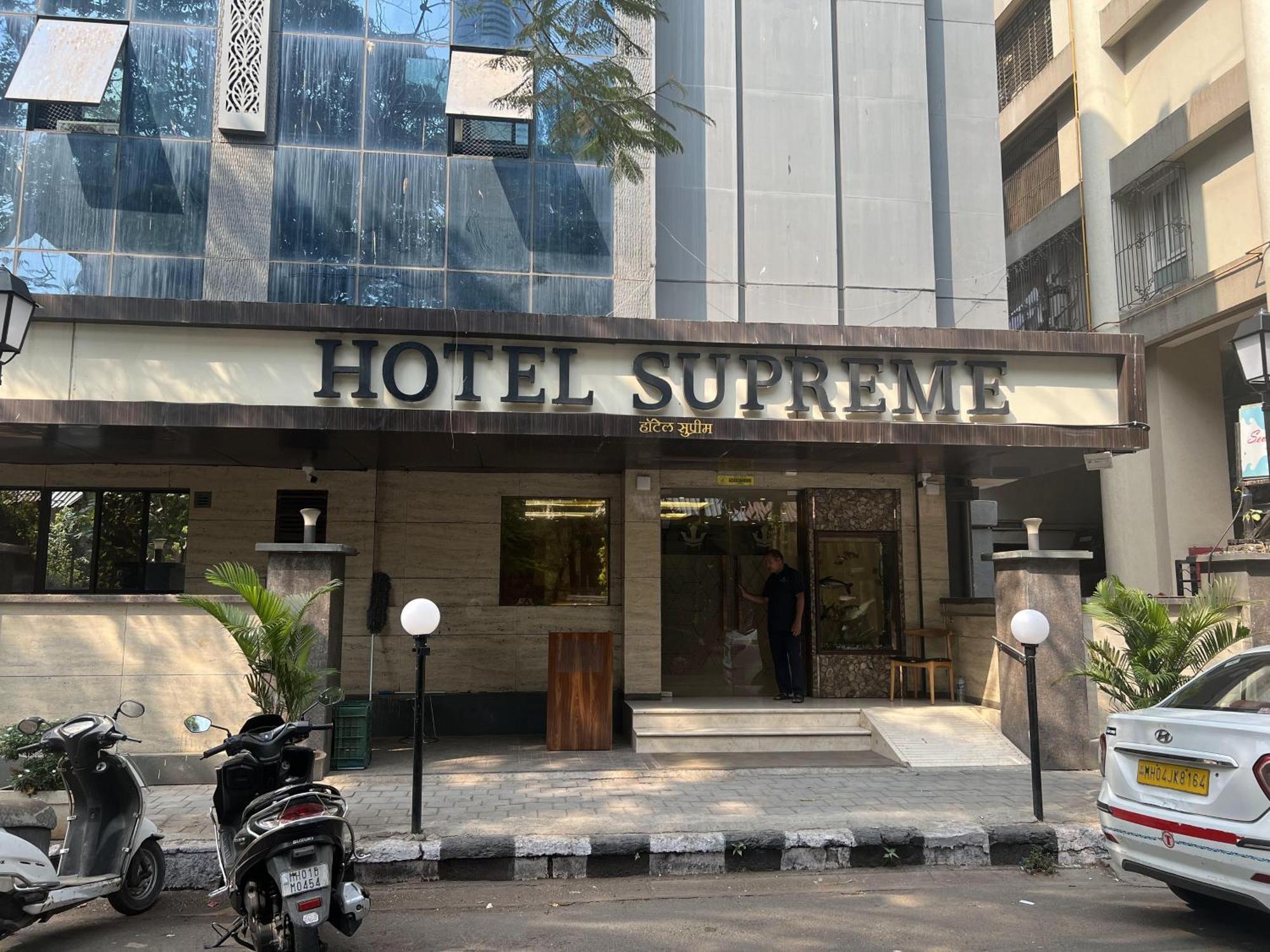 Hotel Supreme - Cuffe Parade Bombaim Exterior foto