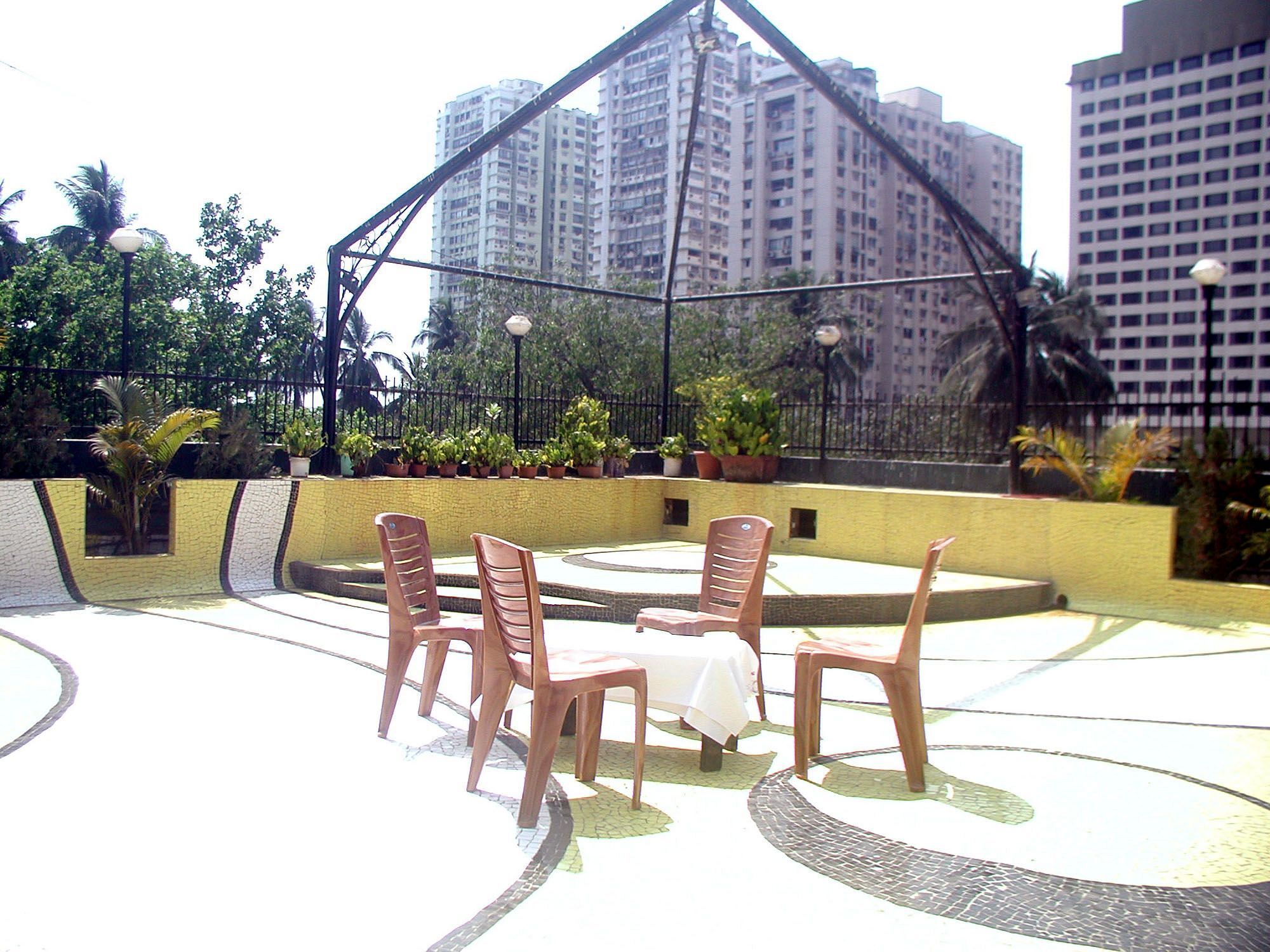 Hotel Supreme - Cuffe Parade Bombaim Exterior foto